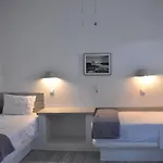 Kelly's Chrisi Akti (Paros)