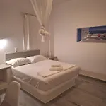 Kelly's Chrisi Akti (Paros)