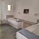 Kelly's Chrisi Akti (Paros)