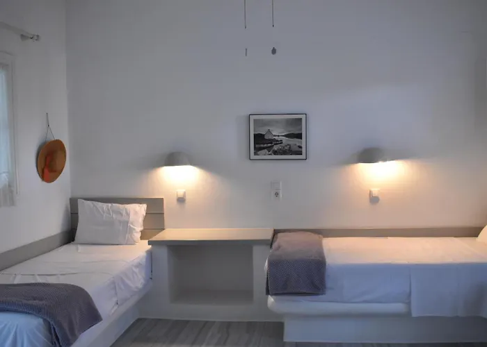 Kelly's Chrisi Akti (Paros)