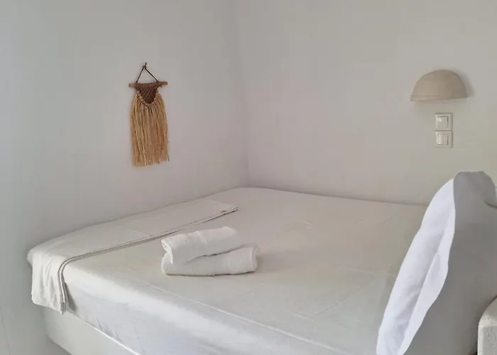 Kelly's Chrisi Akti (Paros)